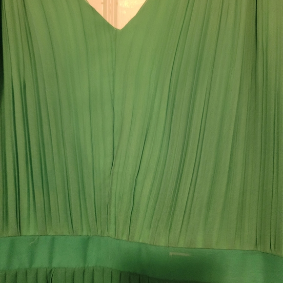 Pleated green dress - Picture 4 of 6